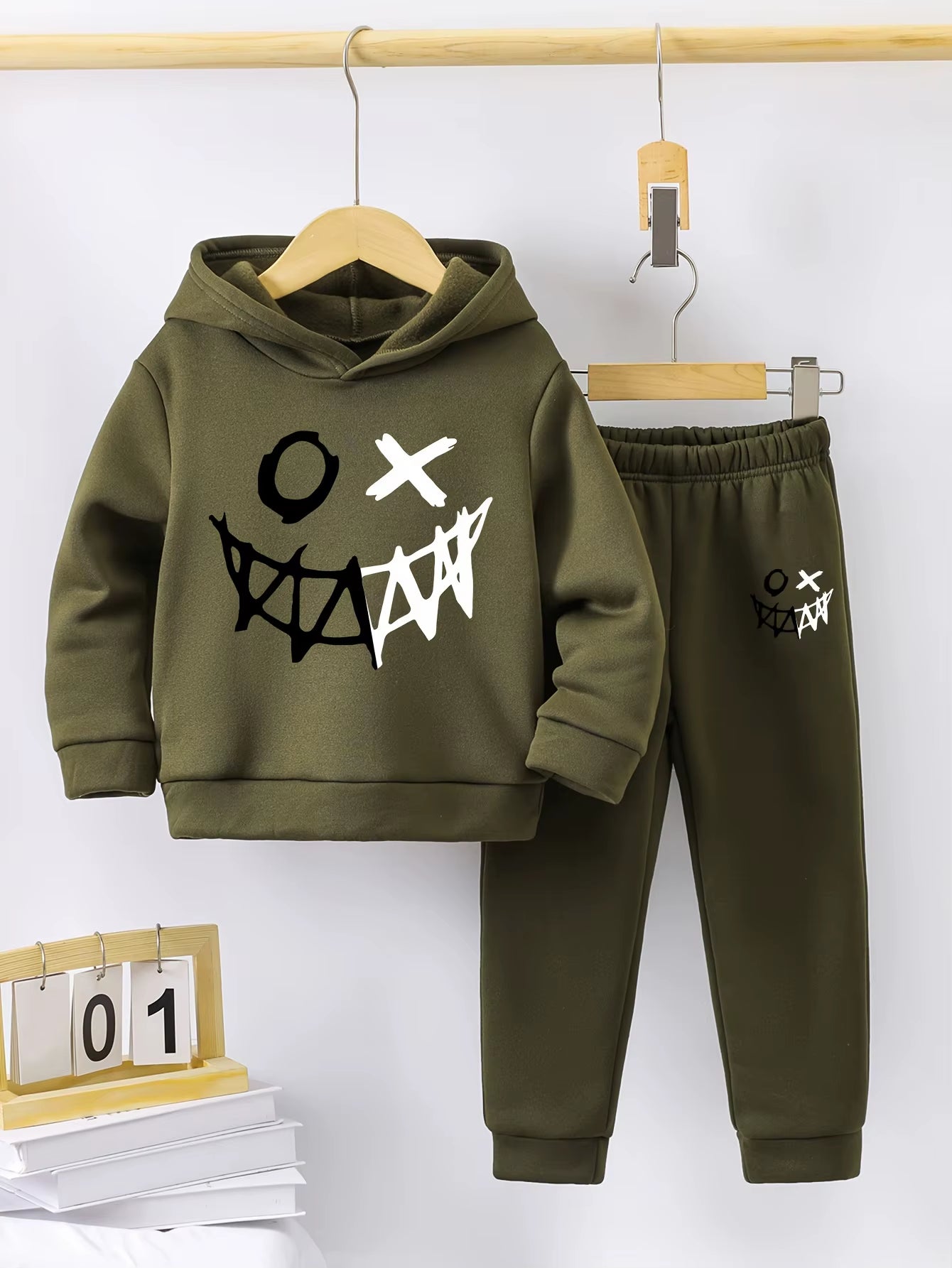 2Sets Fall/Winter New Casual Comfort Sports Style Warm Boy Print Warm Lining Hoodie and Tracksuit Pants